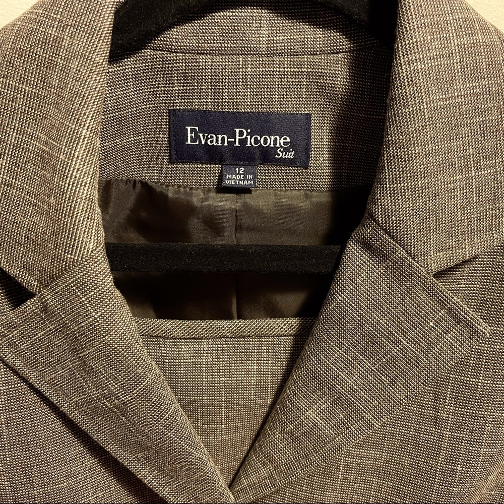 Evan Picone fully-lined 2-piece suit w/3-button jacket and skirt (size 12) NWT
